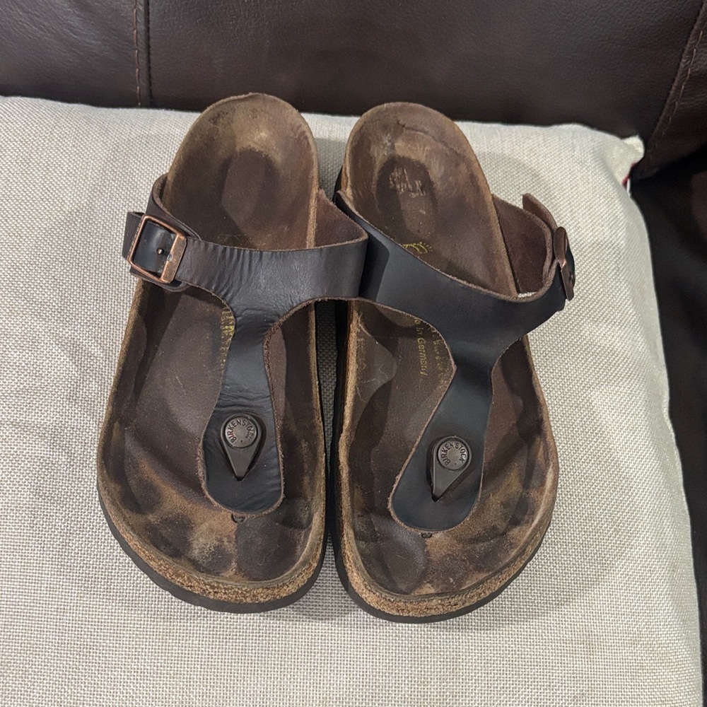 Birkenstock Gizeh Oiled Leather  Sandals with Buckle